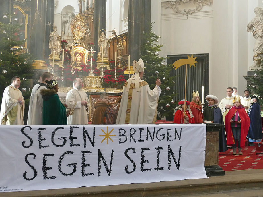 Aussendung der Sternsinger im Hohen Dom zu Fulda (Foto: Karl-Franz Thiede)